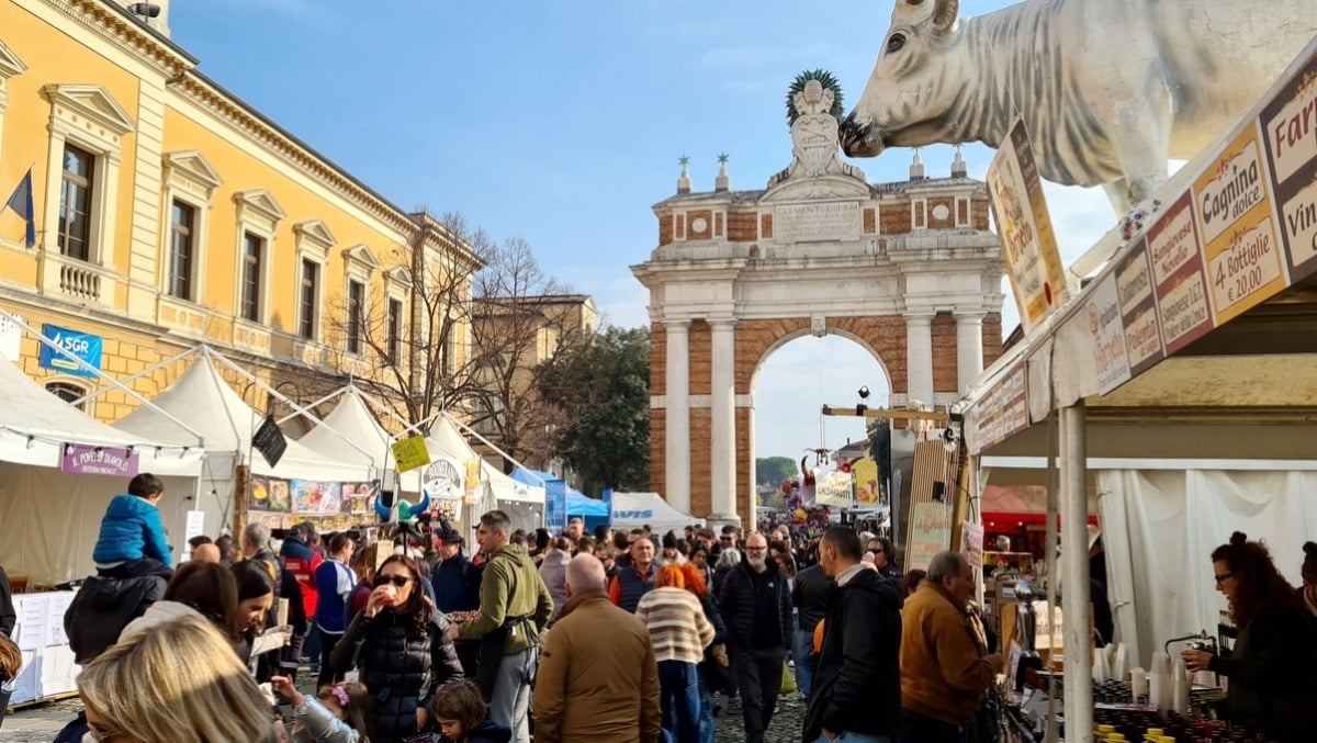 Santarcangelo vive la sua festa tradizionale: è subito boom per la Fiera di San Martino - Fiera di San Martino edizione 2025