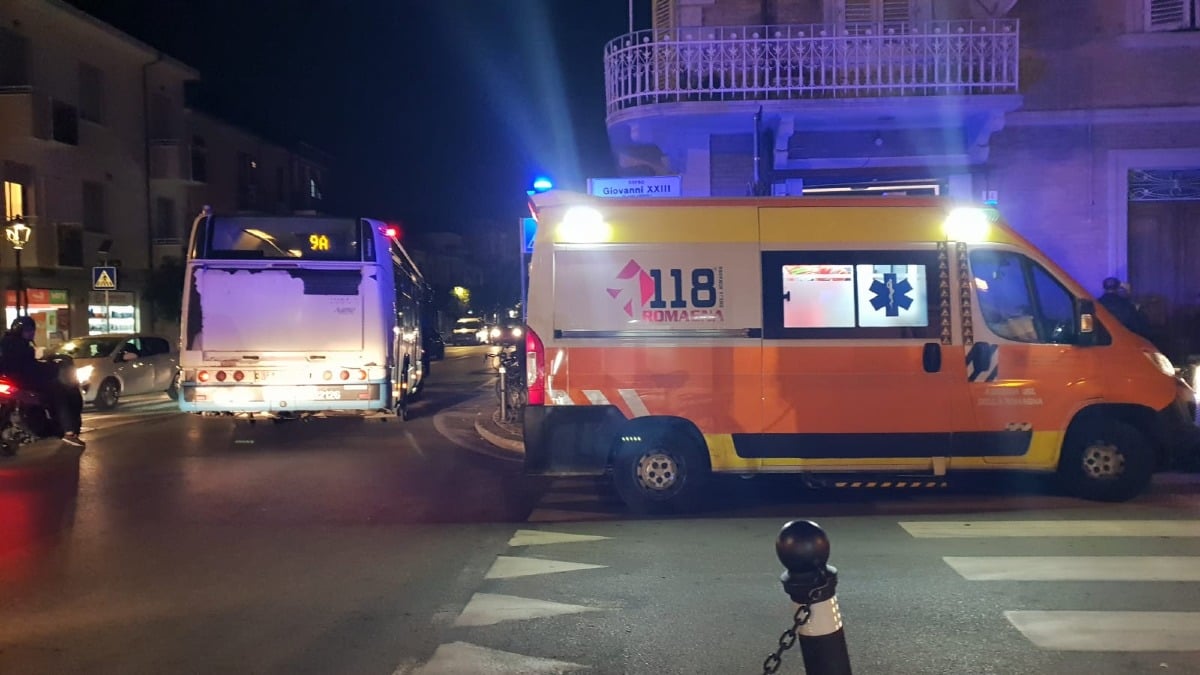 Autobus investe un pedone a Rimini: paura in Via dei Mille - www.altarimini.it RIPRODUZIONE RISERVATA