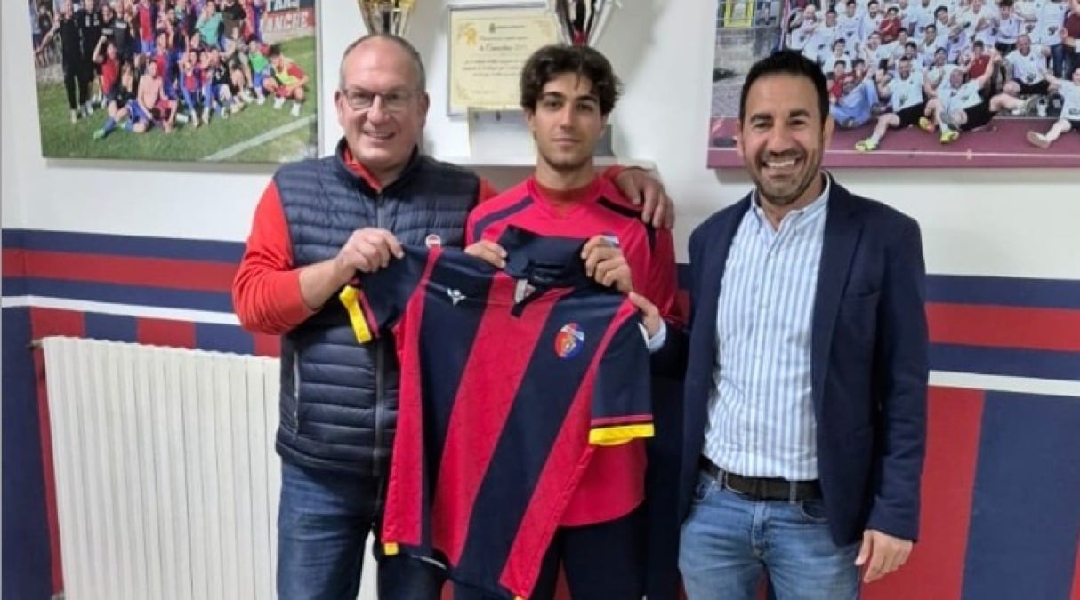 Calciomercato, Chiarini al Civitella e Mancini alla Comacchiese - Mancini con la divisa della Comacchiese