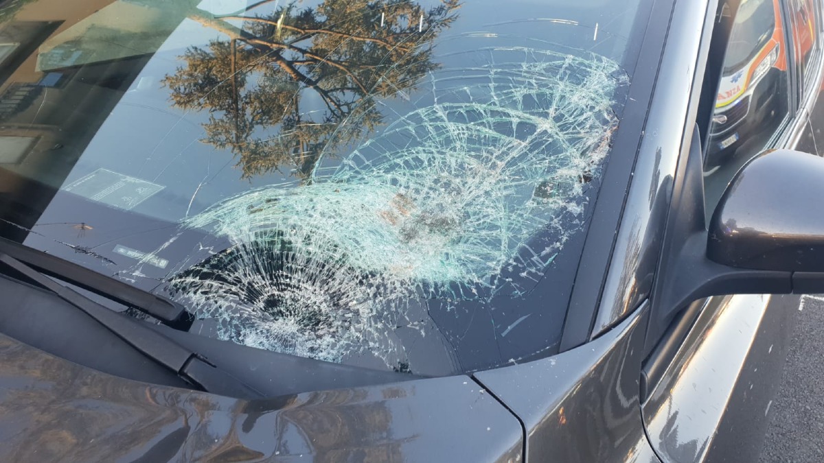 Investiti da un'auto, due ragazzi scagliati via per diversi metri: grave incidente a Rimini - www.altarimini.it RIPRODUZIONE RISERVATA