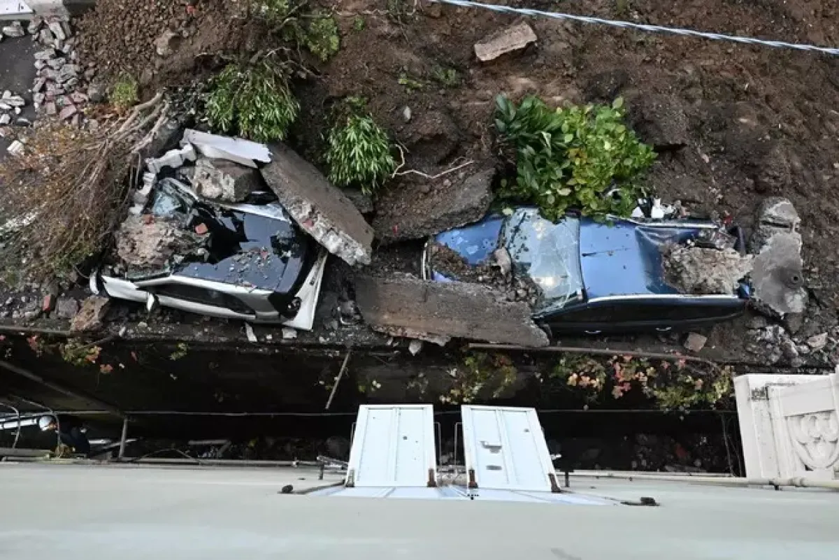 Emergenza maltempo in Liguria: crolla un muro a Pegli, esonda il rio Fegino - PH ANSA