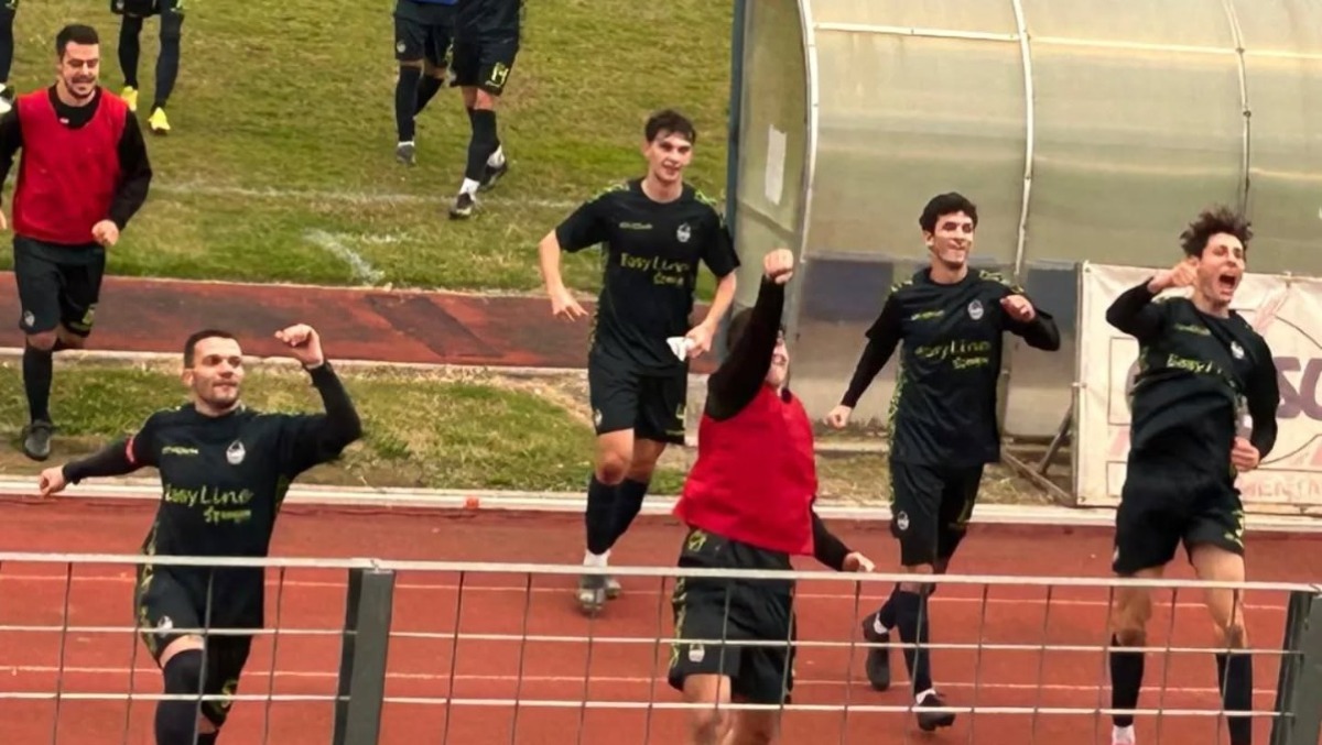 Festa Sampierana, primato a +2 su Ars et Labor e Mezzolara. Vince lo Young Santarcangelo - Sampierana esulta