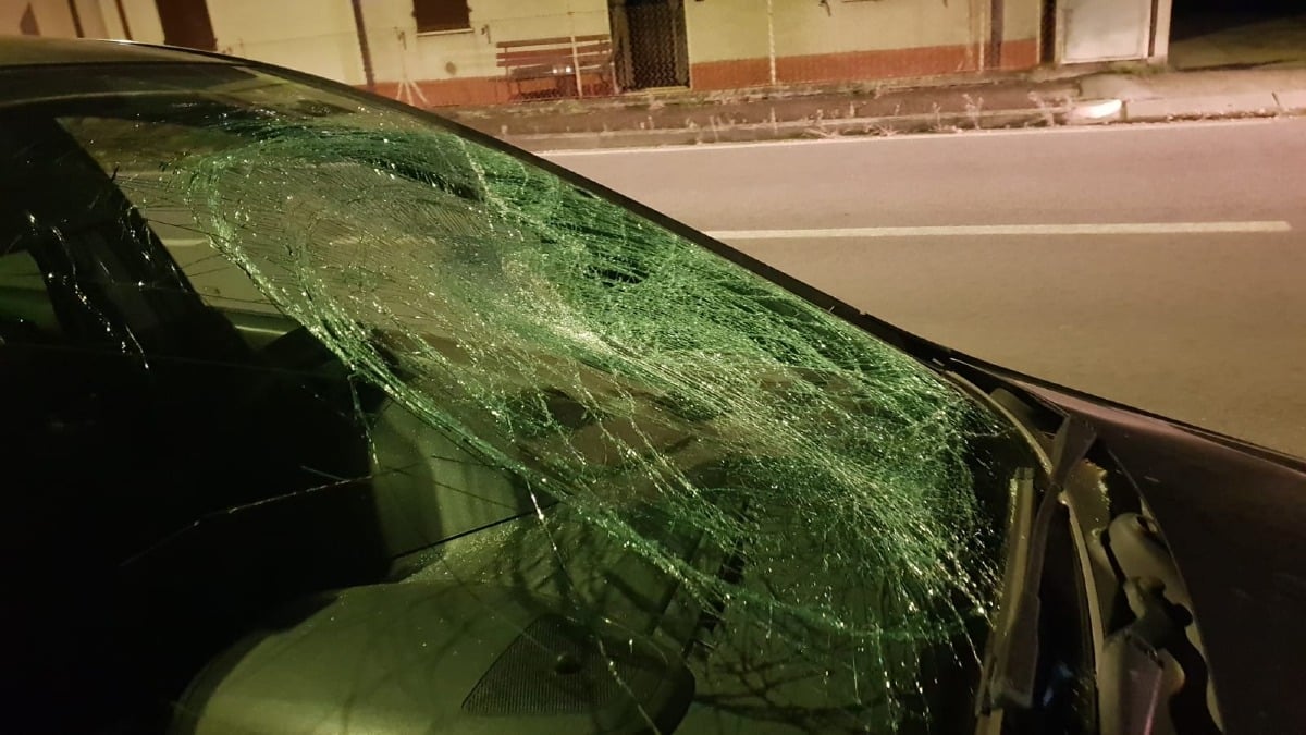 Investita sulla Santarcangiolese a San Michele: donna vola per 20 metri, è in gravi condizioni - Il parabrezza sfondato dal corpo della donna