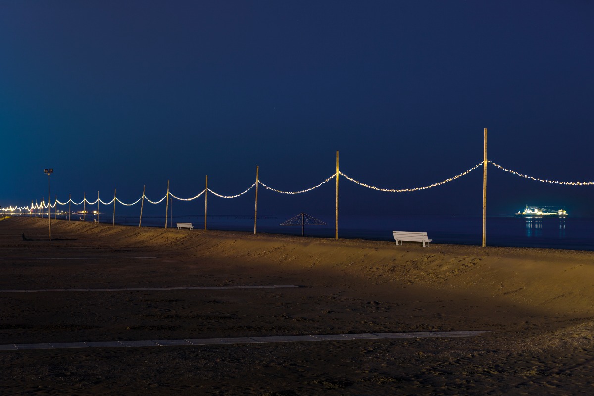 Rimini si illumina per Natale: dal centro storico al mare, un percorso di luci e installazioni - 