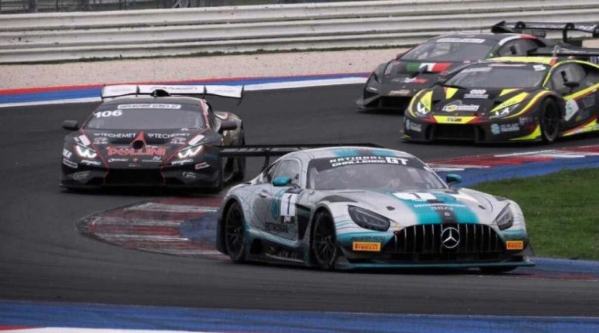 Automobilismo, Stefano Valli centra due podi a Misano - Stefano Valli (Foto CLAUDIO SIGNORI)