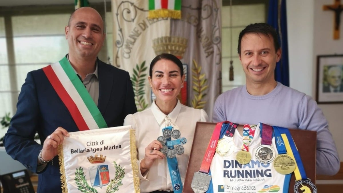 Ha corso tutte le maratone più iconiche: Bellaria celebra Martina Brandi -  Da sinistra il sindaco, Martina Brandi e l'assessore Grassi