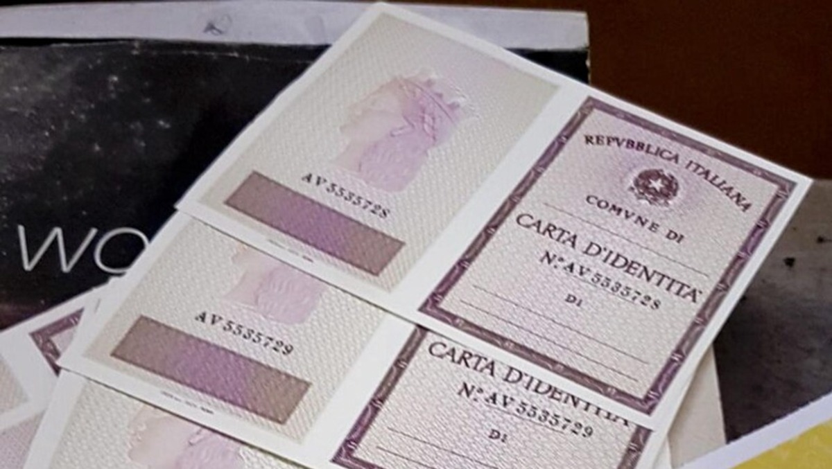 Immigrazione clandestina: due arresti a Rimini per carte d’identità contraffatte - foto Ansa