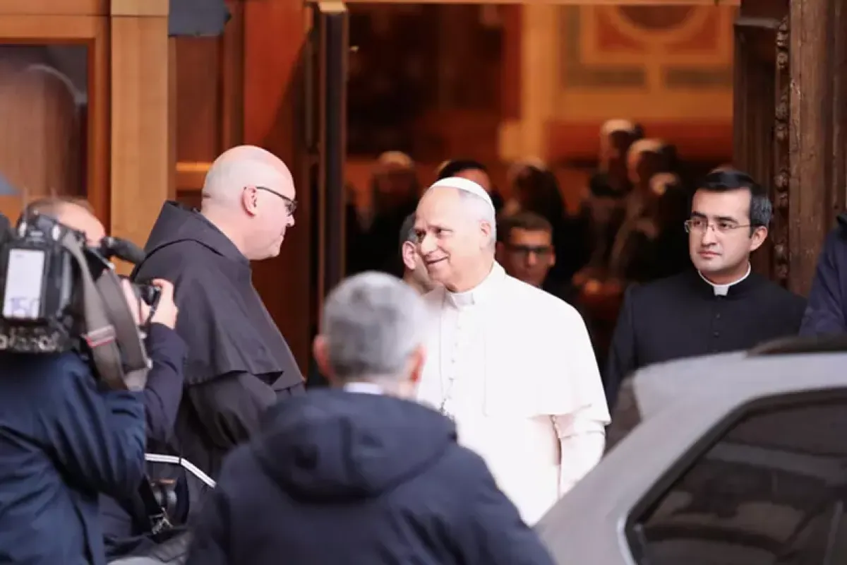 Il Papa ad Assisi: "Mentre il mondo cerca speranza" - © Ansa