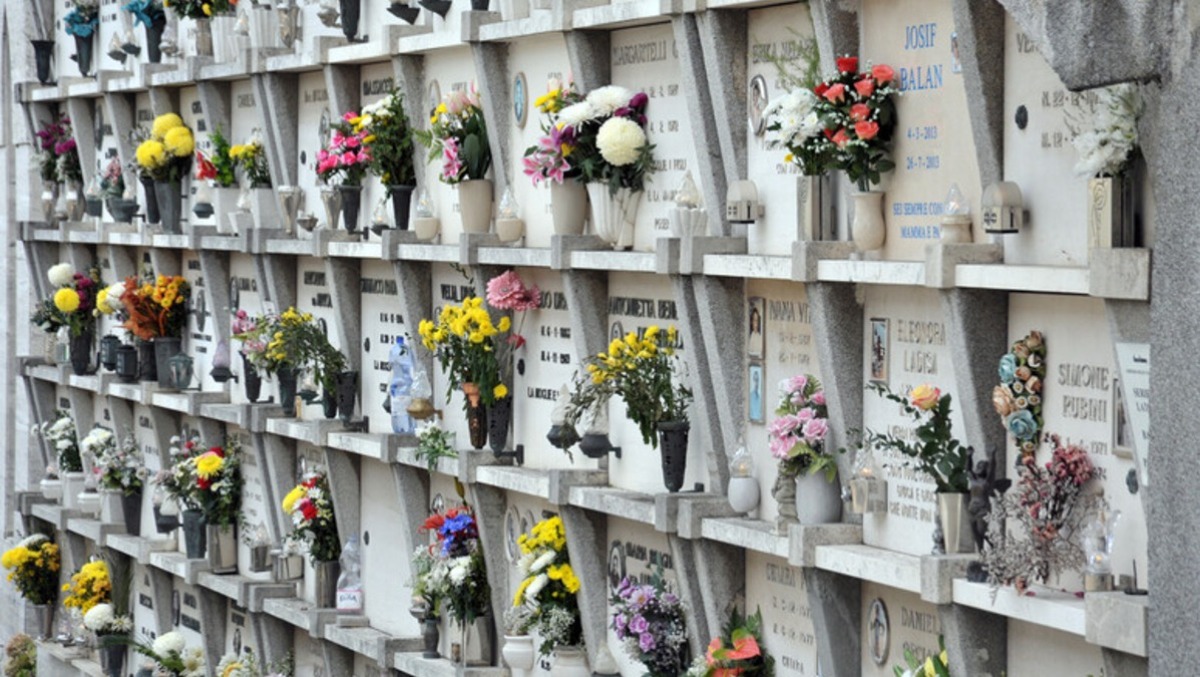 Funerale shock: nessun corpo nella bara, l'agenzia confessa l'errore - foto Ansa