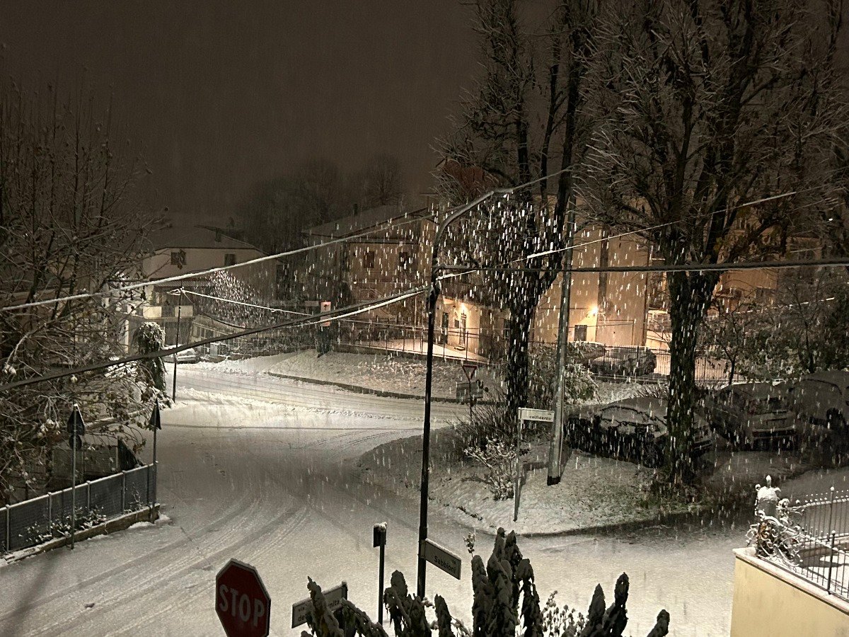 Copiosa nevicata sull’entroterra riminese: paesaggio imbiancato già dalle prime ore - 
