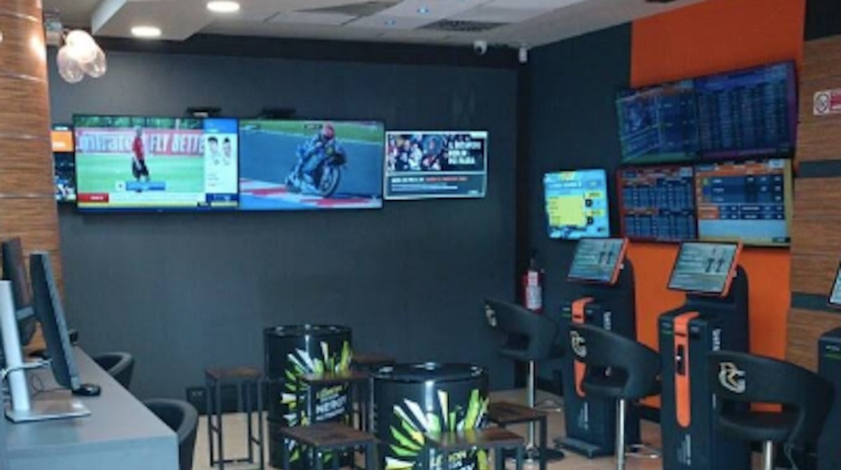 Sport in diretta su maxi schermi: aperto il nuovo centro Snai a Savignano Mare - 