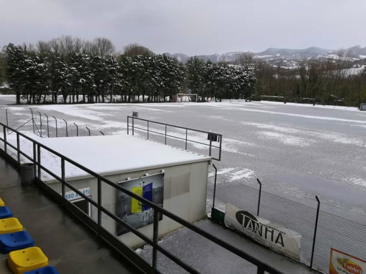 Promozione: Riccione, colpo nell'anticipo. Novafeltria: rinvio per neve - Il terreno dell'Urbini-Casali di Secchiano innevato