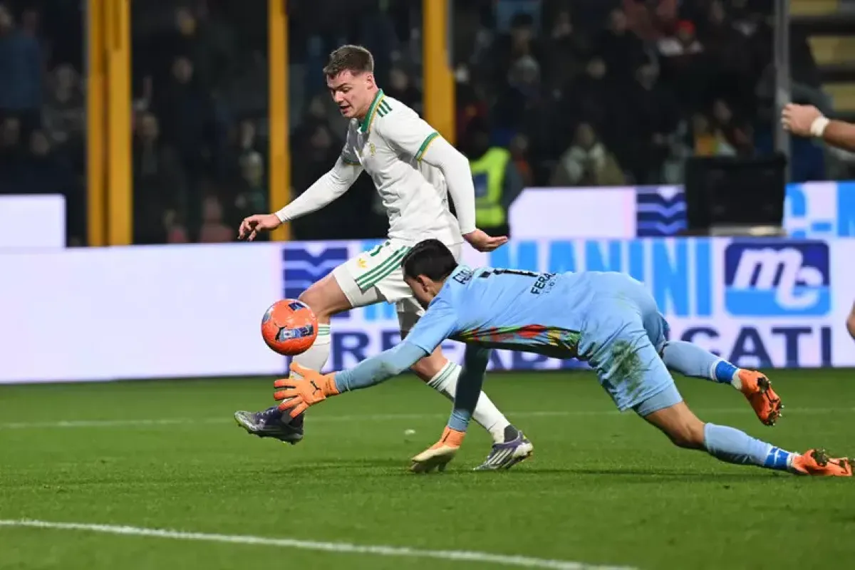 Serie A, Roma in vetta solitaria: giallorossi travolgenti. Inter ko nel derby, il Milan festeggia - © Ansa