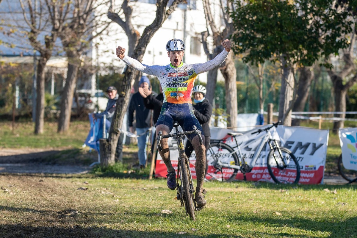 Misano capitale del ciclocross: dominio di Tintoni - Foto Luigi Cecchini, il vincitore Tintoni