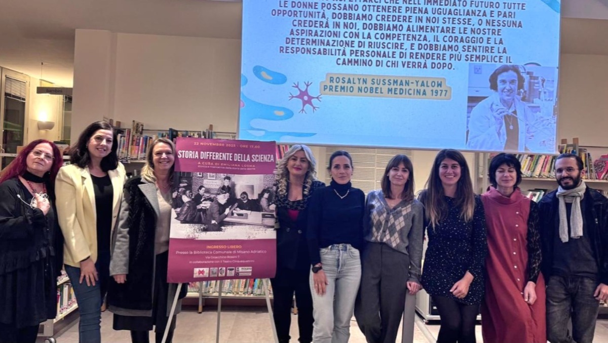 Misano Adriatico si colora di arancione per dire no alla violenza sulle donne - 