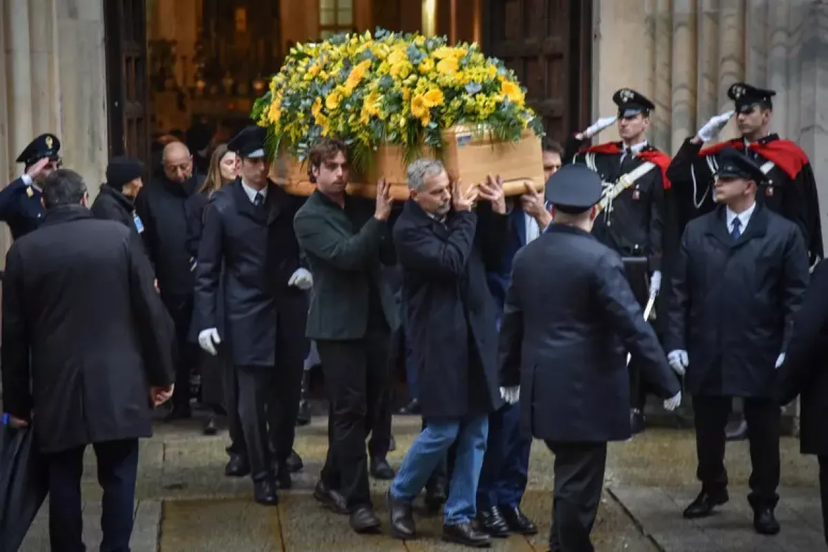 L’addio senza fine di Milano alla sua Ornella Vanoni -  © Ansa