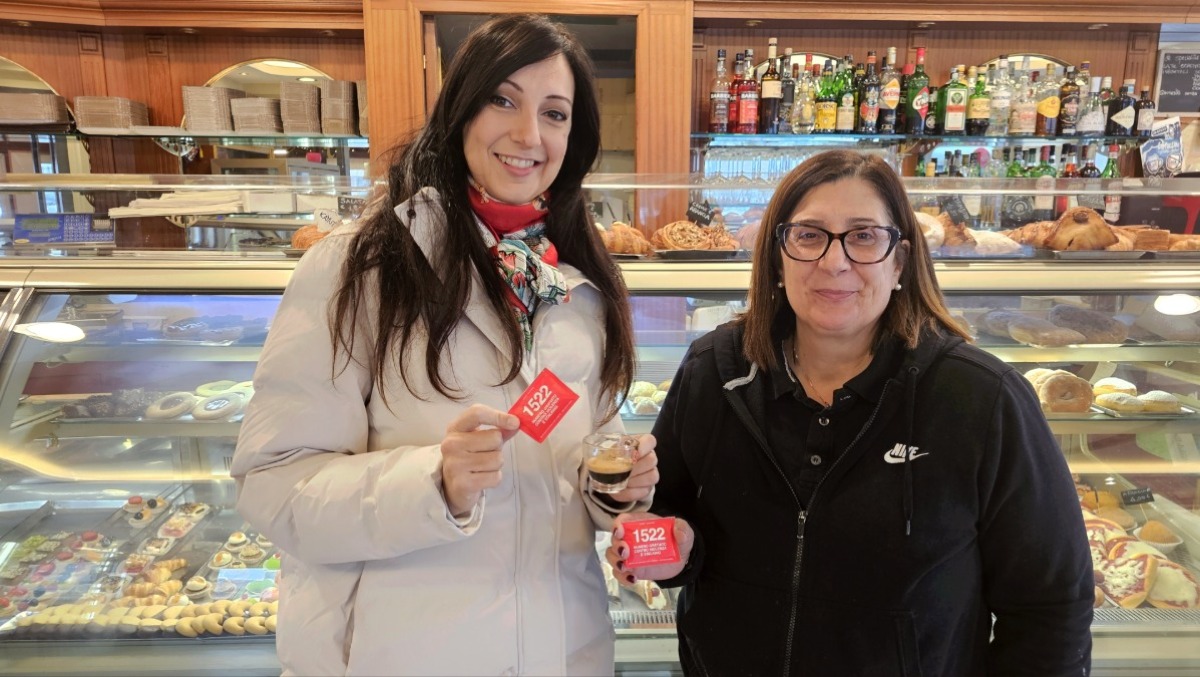 Bustine di zucchero per dire no alla violenza sulle donne: l'iniziativa a Riccione - 