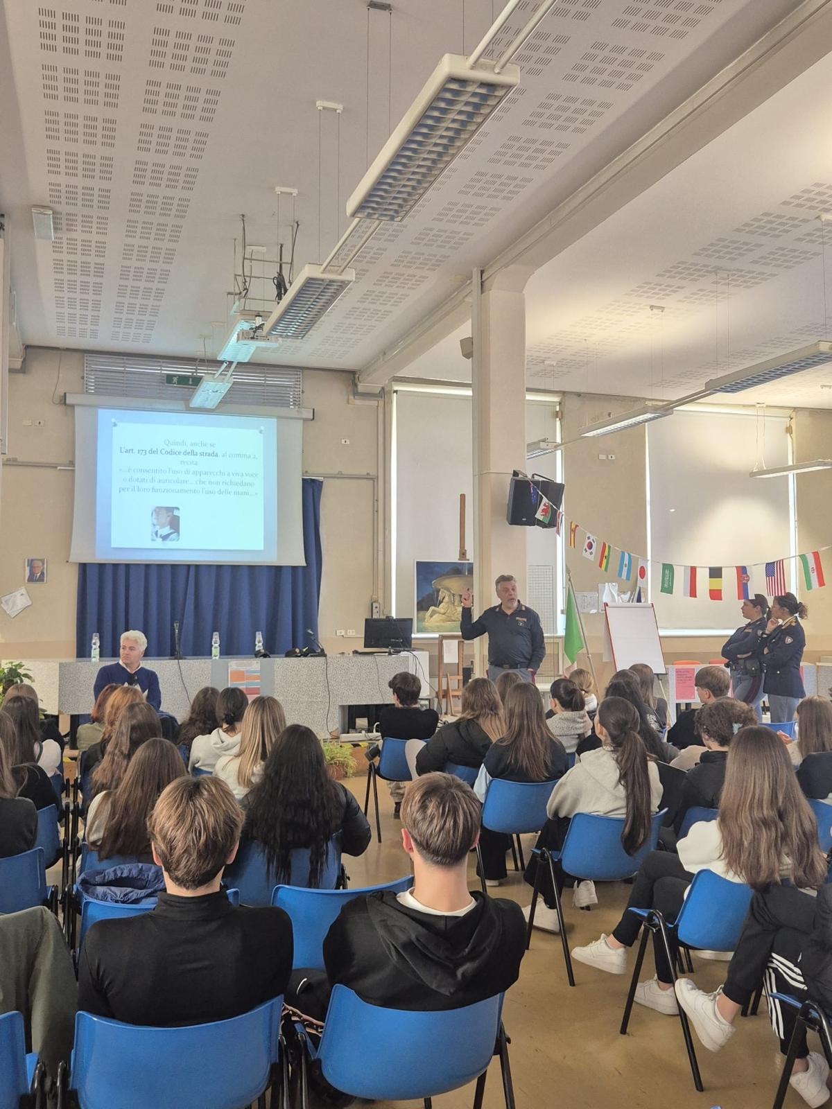 Sicurezza stradale: la Polizia incontra oltre 400 studenti tra Rimini e Riccione - 