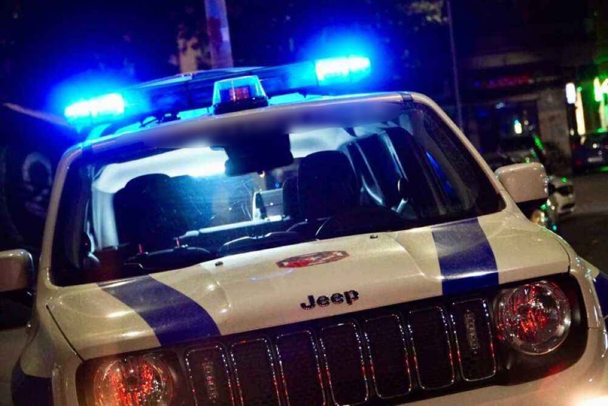 Caos in via Gambalunga a Rimini, 50enne aggredisce gli agenti di Polizia Locale - Polizia Locale pattugliamento notturno