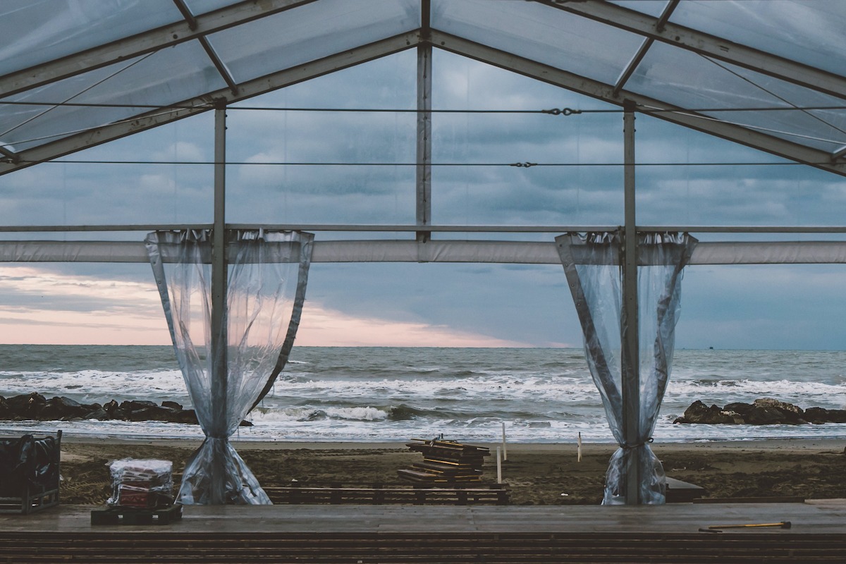 Mare di inverno, la spiaggia come salotto: a Misano l'osteria fa sinergia con il team delle due note discoteche - PH Luca Rossetti