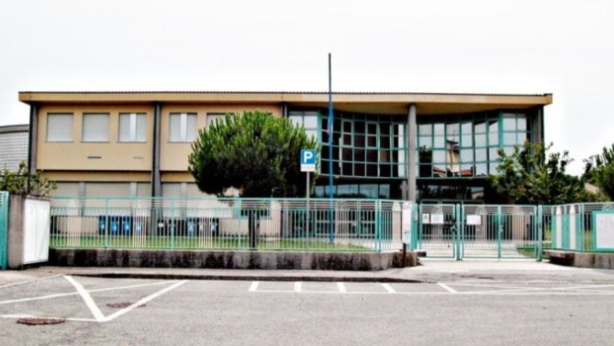 Locali danneggiati da alluvione: a breve al via gli interventi alle scuole Fontanelle e Mimosa di Riccione - Scuola Fontanelle di Riccione