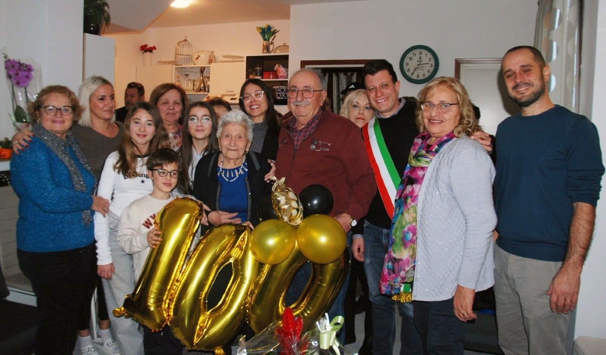 Santarcangelo festeggia i 100 anni di Flora, "nonna sprint": "Natale? Pronta per fare i cappelletti" - 