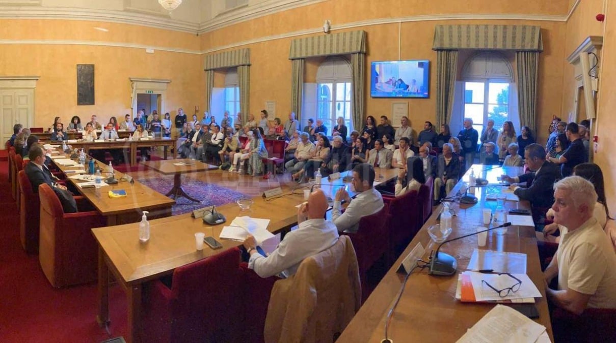 Via la cittadinanza onoraria a Mussolini: consiglio comunale di Santarcangelo vota sì  - Consiglio comunale di Santarcangelo ARCHIVIO