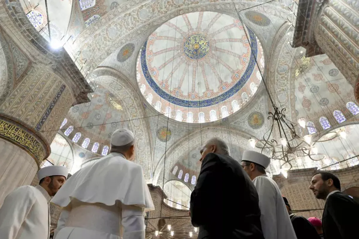 Il Papa in Turchia: alla Moschea Blu nessuna preghiera formale - © Ansa