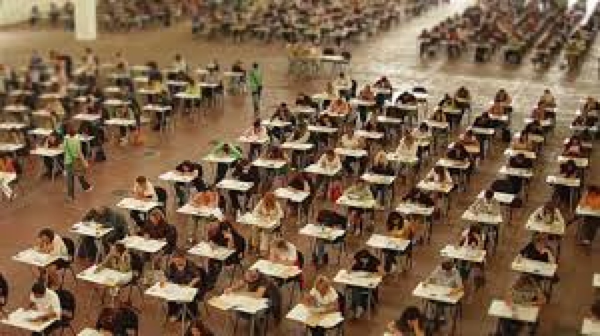 Rimini satura di insegnanti: i candidati al concorso sono il triplo dei posti disponibili - 