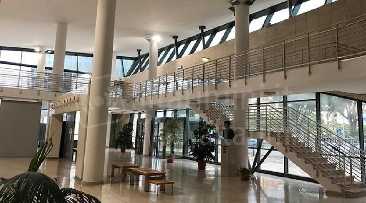 Entra in tribunale a Rimini con il coltello dentro al borsello: denunciato - L'interno del tribunale di Rimini