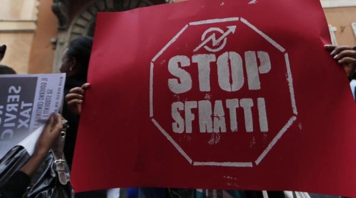 Emergenza sfratti anche a Rimini: nel 2024 oltre 230 provvedimenti - Stop agli sfratti, una manifestazione (repertorio)