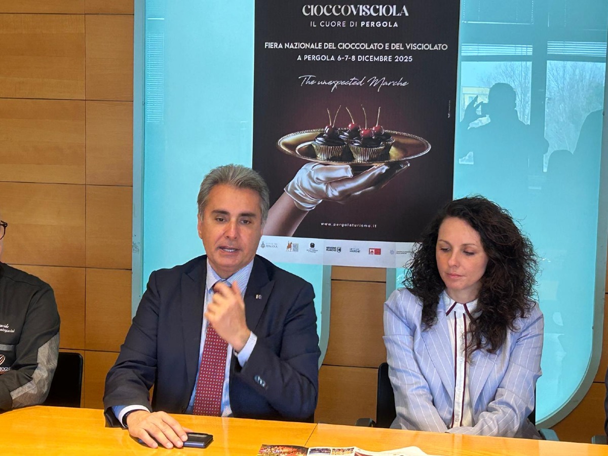 L'on. Baldelli e la direttrice Confcommercio Marche Trufelli