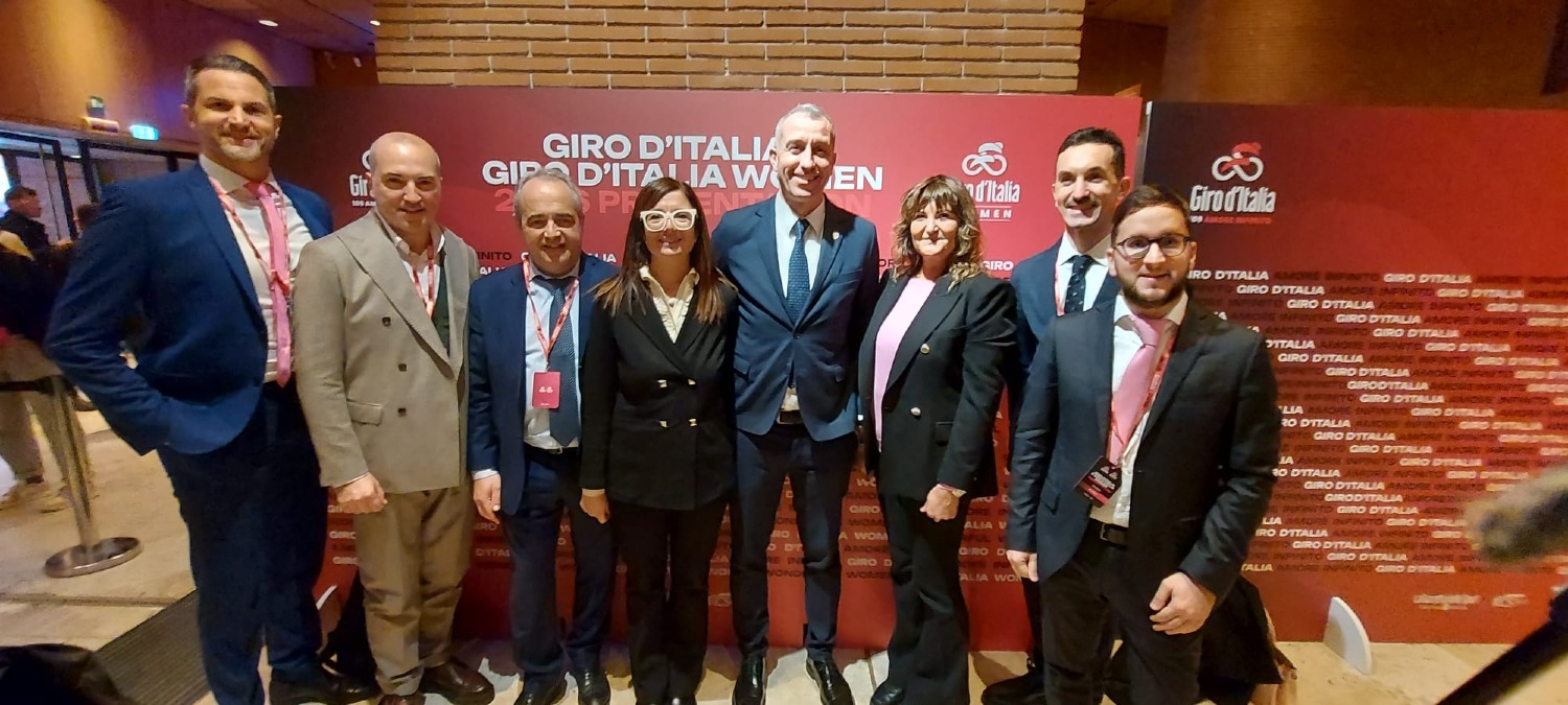 Sei province per quattro tappe storiche: il Giro d'Italia 2026 si tuffa tra Romagna e Appennino - La presentazione a Roma