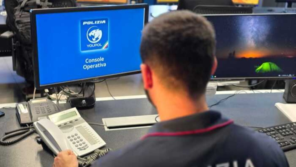 Treni e stazioni più sicuri: arriva il nuovo aggiornamento per l’app YouPol della Polizia - foto Ansa