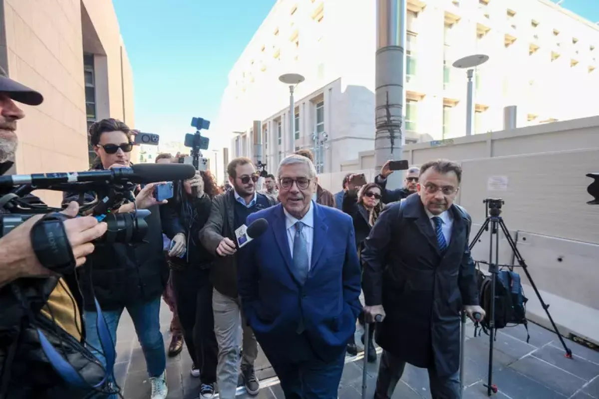 Arresti domiciliari per Cuffaro nell’inchiesta su corruzione e appalti - © Ansa