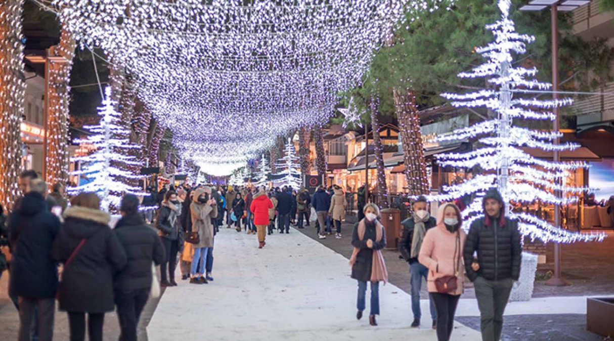 La Romagna si accende: luci, arte e installazioni per un Natale 2025 da record - Repertorio, Viale Ceccarini Riccione