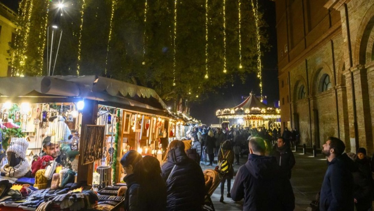 Il Mercatino tradizionale, la Fiera degli Alberi di Natale: le feste entrano nel vivo a Rimini - Il mercatino dei sogni a Rimini