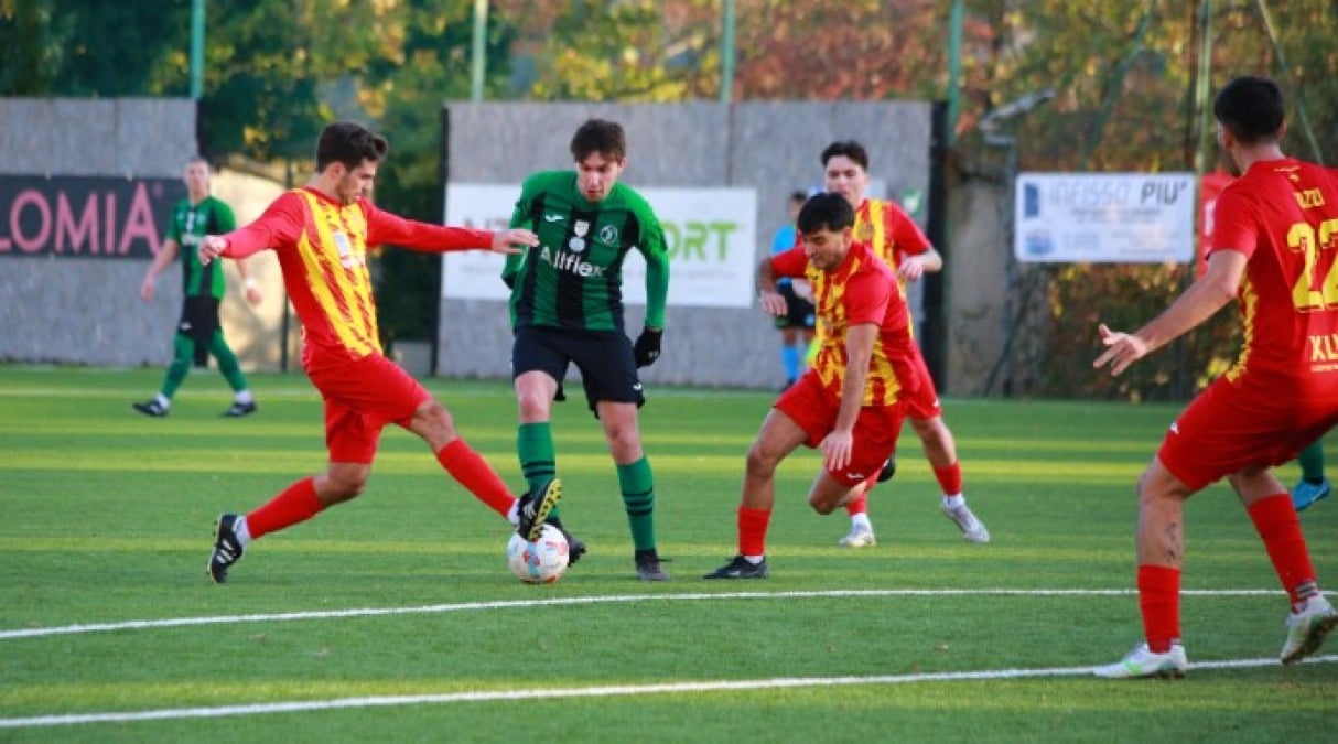 Calcio RSM: Tre Fiori per la fuga, Virtus e Domagnano per restare in scia - Una fase di Virtus - Domagnano (foto FSGC/Novelli