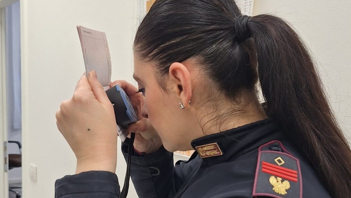 Documento falso per prendere la disoccupazione: cittadina moldava nei guai a Rimini - 