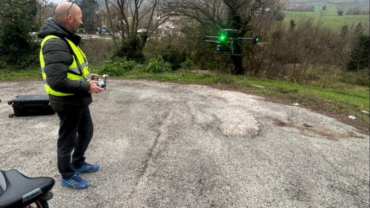 Un drone si aggira per i cieli di Novafeltria e dell'Alta Valmarecchia: ecco perché - Drone in azione sul Rio Rosso