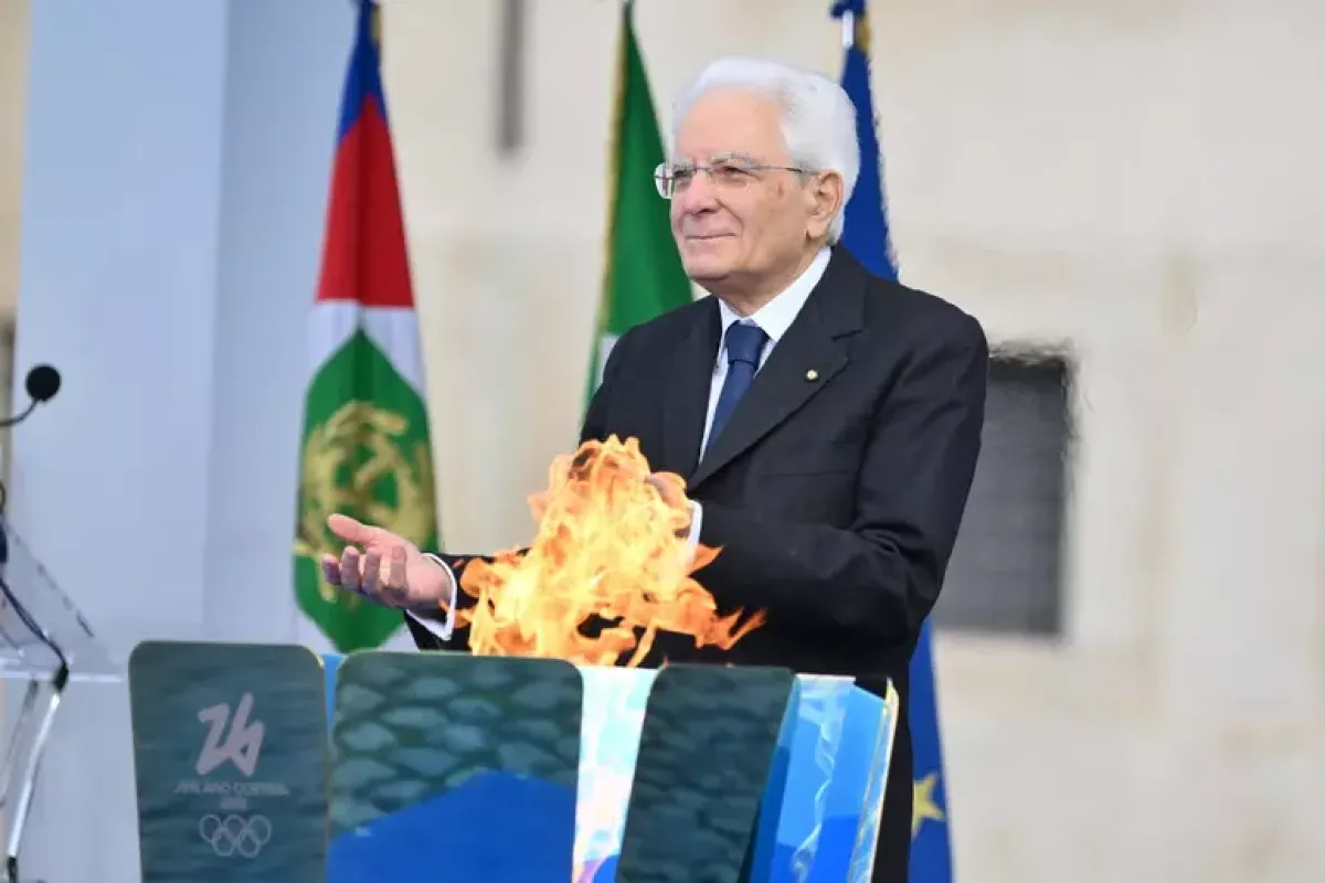 Mattarella accende il braciere olimpico al Quirinale - © Ansa