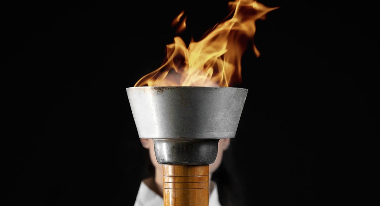 La Fiamma di Milano-Cortina illumina Roma: Berrettini tedoforo, Malagò porta la torcia al Giulio Onesti - 