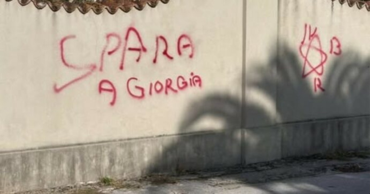 Minaccia contro la premier Meloni a Marina di Pietrasanta: la politica chiede una risposta unitaria - 