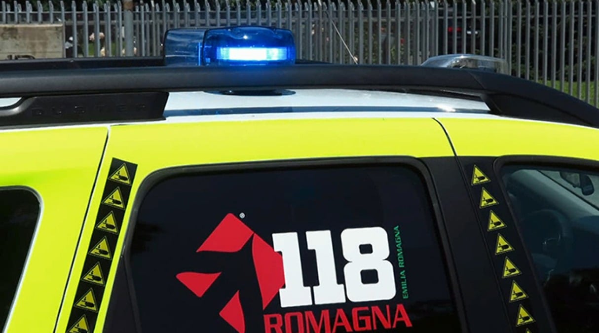 Finestra cede e ferisce una collaboratrice al Liceo Volta Fellini di Riccione - 