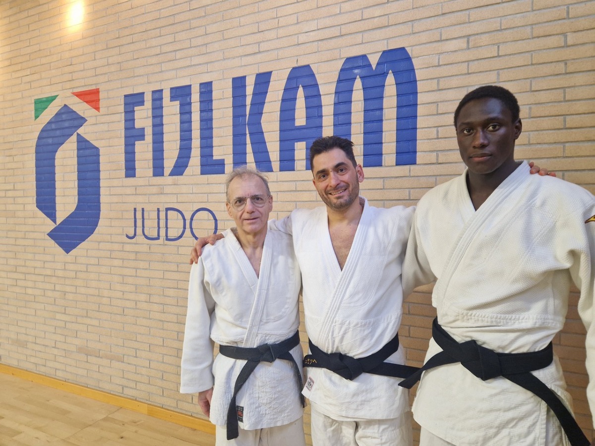 Il Maestro Giuseppe Longo ottiene il 5° Dan di Judo - M° Giuseppe Longo con i suoi due uke Fabio Fabbroni e Bruno Badian