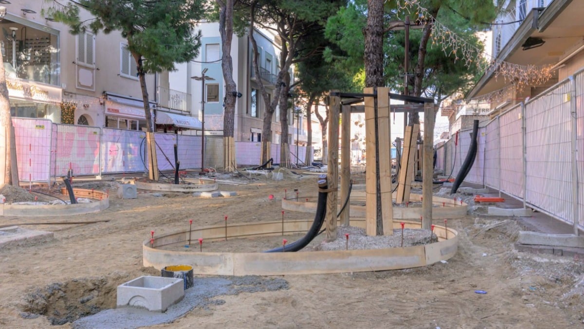 Prosegue il cantiere di viale Ceccarini: "Ci siamo ispirati alla Riccione di inizio '900" - Il cantiere di viale Ceccarini a Riccione