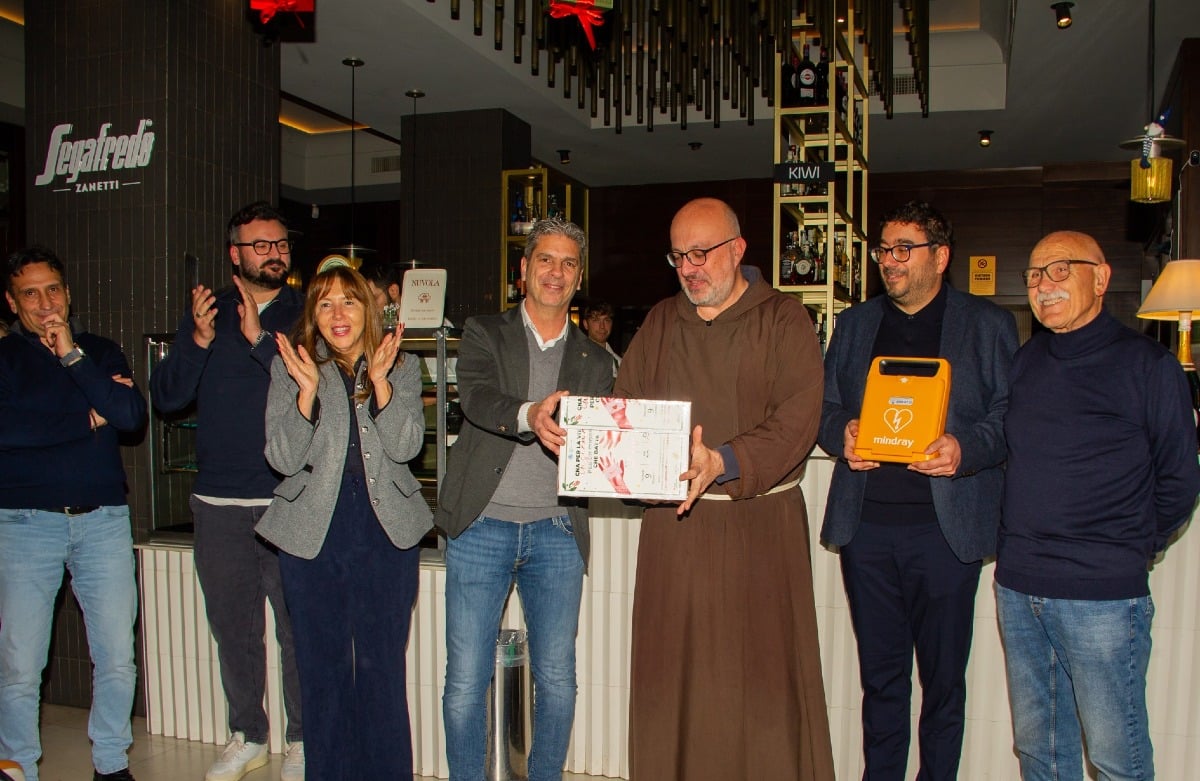 Aperitivo solidale a Rimini, Cna in campo per la vita: un defibrillatore per l'Opera Sant'Antonio - 