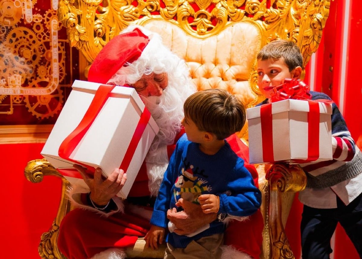 Magia di bolle e luci a San Marino Outlet - 