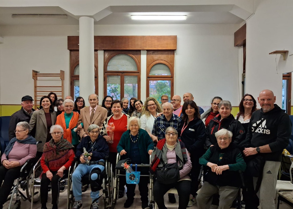 Festa e auguri al nuovo centro anziani di viale Cesare Battisti a Riccione - 