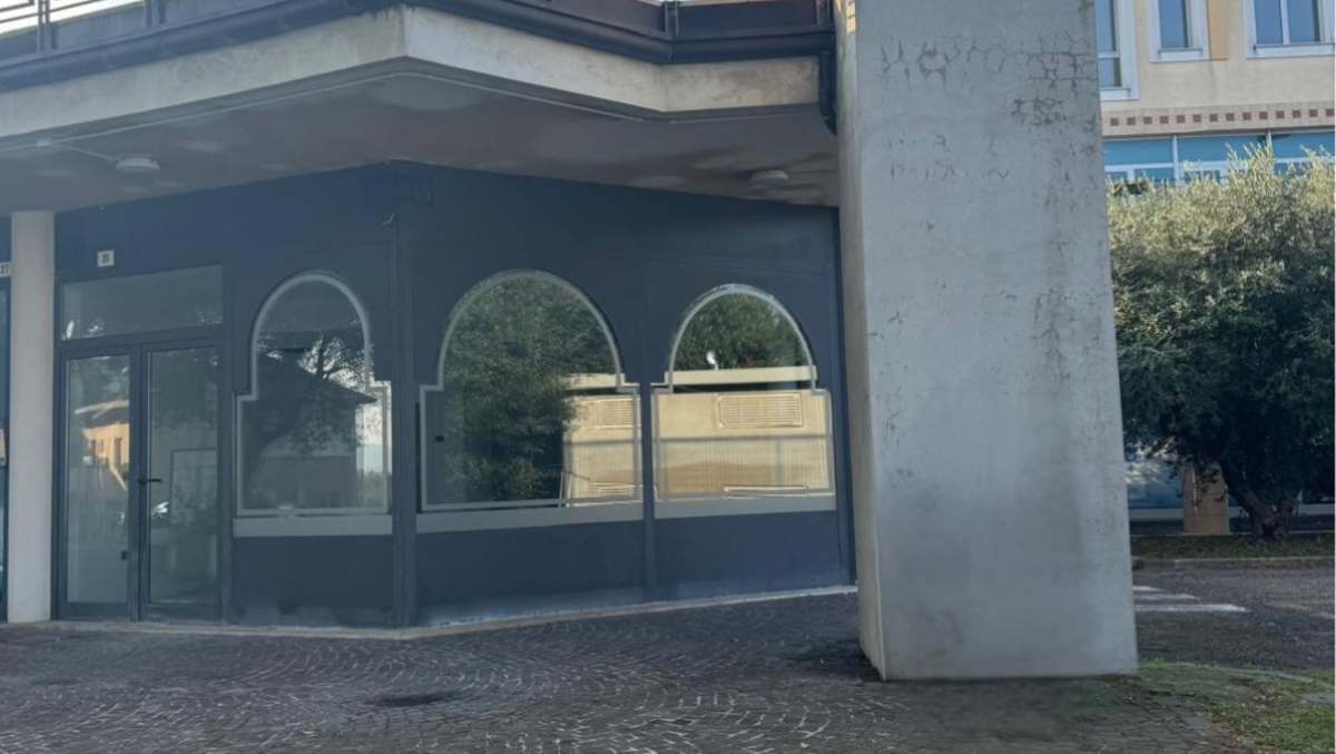 Coriano, il Comune ricompra l'immobile perso nel 2009: vi realizzerà nuovi uffici - L'immobile di via Martin Luther King a Coriano